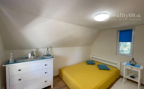 MAĎARSKO - JAZERO RAKACA - 3 IZBOVÁ CHATA S TERASOU.