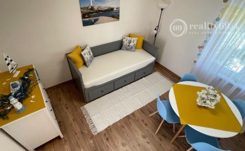 MAĎARSKO - JAZERO RAKACA - 3 IZBOVÁ CHATA S TERASOU.