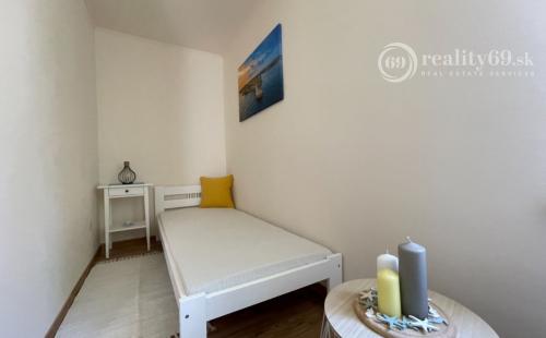 MAĎARSKO - JAZERO RAKACA - 3 IZBOVÁ CHATA S TERASOU.