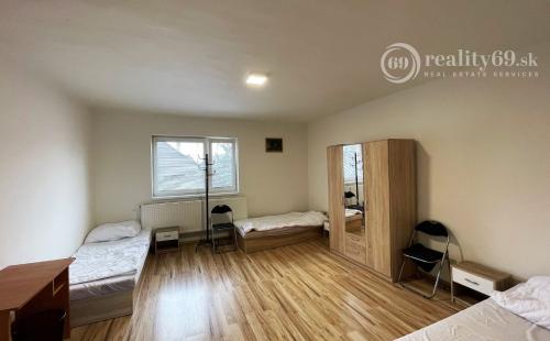 BENIAKOVCE - PRENÁJOM 4 IZBOVÝ RD KAPACITA 12 OSÔB.