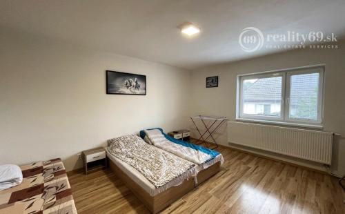 BENIAKOVCE - PRENÁJOM 4 IZBOVÝ RD KAPACITA 12 OSÔB.