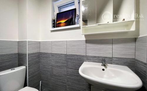 BENIAKOVCE - PRENÁJOM 4 IZBOVÝ RD KAPACITA 12 OSÔB.