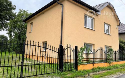 BENIAKOVCE - PRENÁJOM 4 IZBOVÝ RD KAPACITA 12 OSÔB.