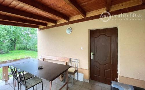 BENIAKOVCE - PRENÁJOM 4 IZBOVÝ RD KAPACITA 12 OSÔB.