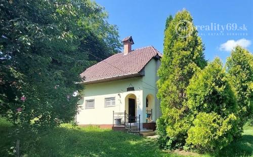 MAĎARSKO - TELKIBÁNYA RODINNÁ USADLOSŤ V LONE PRÍRODY.