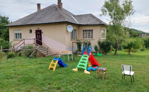 MAĎARSKO - VILYVITANY 3 IZBOVÝ RODINNÝ DOM NA SAMOTE