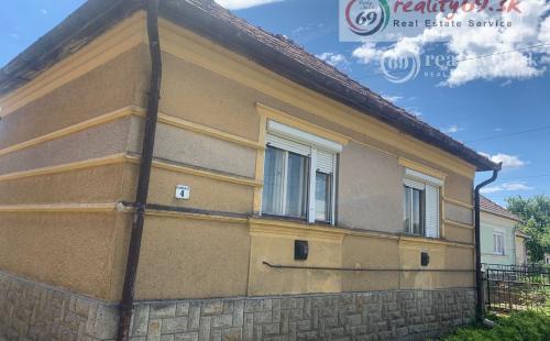 EXKLUZÍVNE - FELSŐKELECSÉNY 2 IZBOVÝ RODINNÝ DOM V PEKNOM PROSTREDÍ.