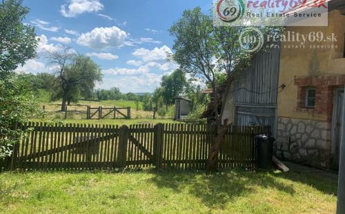 EXKLUZÍVNE - FELSŐKELECSÉNY 2 IZBOVÝ RODINNÝ DOM V PEKNOM PROSTREDÍ.