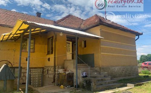 EXKLUZÍVNE - FELSŐKELECSÉNY 2 IZBOVÝ RODINNÝ DOM V PEKNOM PROSTREDÍ.