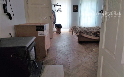 MAĎARSKO - PERECSE KÚRIA POZEMOK 1,2 ha S MOŽNOSŤOU ROZDELENIA NA VIACERO MENŠÍCH