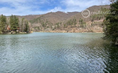 RUŽÍN - ROLOVA HUTA POZEMOK NA VÝSTAVBU CHATY V KRÁSNOM LESNOM PROSTREDÍ.