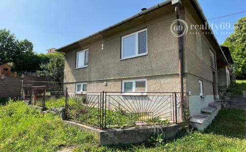 BENIAKOVCE - 3 IZBOVÝ RD, 1106 M2, VHODNÝ NA REKONŠTRUKCIU.