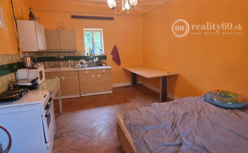 FUZÉRKOMLOS - DVOJIZBOVÝ RODINNÝ DOM 25KM OD KOŠÍC