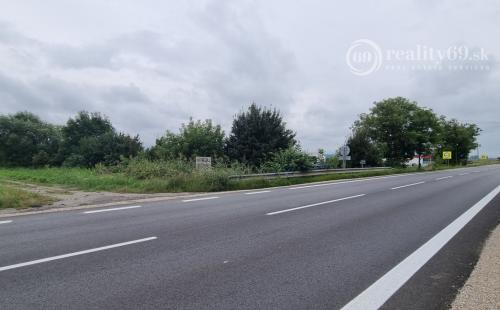 HANISKA - ROVINATÝ POZEMOK NA PODNIKANIE 4.855 M2