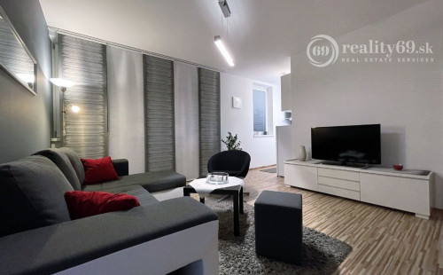 CENTRUM MESTA - VOĽNÝ MODERNÝ 2 IZBOVÝ BYT KOMPLETNE ZARIADENÝ.