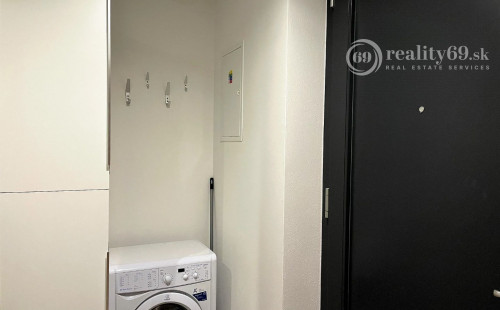 CENTRUM MESTA - VOĽNÝ MODERNÝ 2 IZBOVÝ BYT KOMPLETNE ZARIADENÝ.