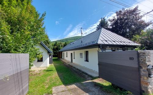 MAĎARSKO - KISHUTA RODINNÝ DOM 240 M2 + HOSŤOVSKÝ DOM 40 M2 IBA 45 km OD KOŠÍC