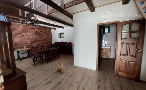 MAĎARSKO - KISHUTA RODINNÝ DOM 240 M2 + HOSŤOVSKÝ DOM 40 M2 IBA 45 km OD KOŠÍC