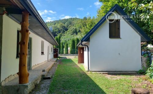 MAĎARSKO - KISHUTA RODINNÝ DOM 240 M2 + HOSŤOVSKÝ DOM 40 M2 IBA 45 km OD KOŠÍC