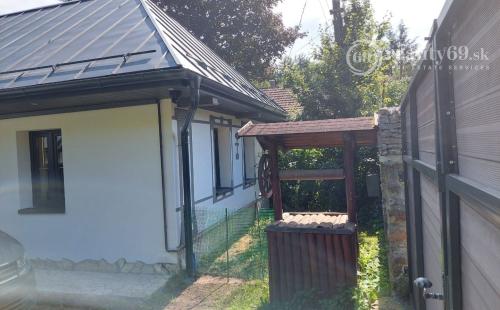 MAĎARSKO - KISHUTA RODINNÝ DOM 240 M2 + HOSŤOVSKÝ DOM 40 M2 IBA 45 km OD KOŠÍC