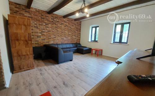 MAĎARSKO - KISHUTA RODINNÝ DOM 240 M2 + HOSŤOVSKÝ DOM 40 M2 IBA 45 km OD KOŠÍC