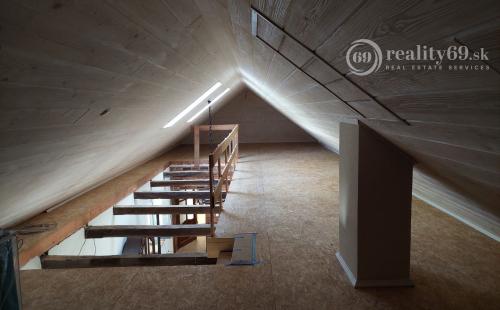 MAĎARSKO - KISHUTA RODINNÝ DOM 240 M2 + HOSŤOVSKÝ DOM 40 M2 IBA 45 km OD KOŠÍC