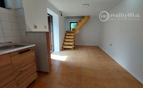 MAĎARSKO - KISHUTA RODINNÝ DOM 240 M2 + HOSŤOVSKÝ DOM 40 M2 IBA 45 km OD KOŠÍC