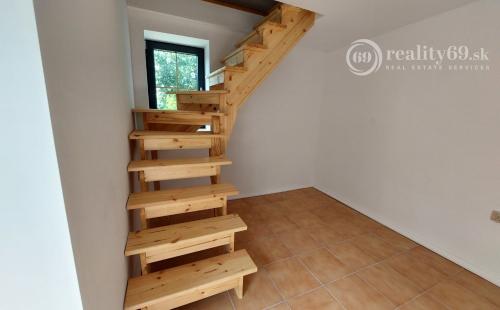 MAĎARSKO - KISHUTA RODINNÝ DOM 240 M2 + HOSŤOVSKÝ DOM 40 M2 IBA 45 km OD KOŠÍC