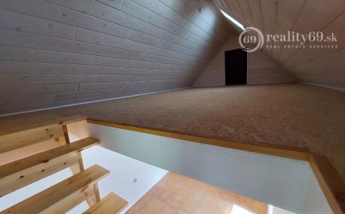 MAĎARSKO - KISHUTA RODINNÝ DOM 240 M2 + HOSŤOVSKÝ DOM 40 M2 IBA 45 km OD KOŠÍC