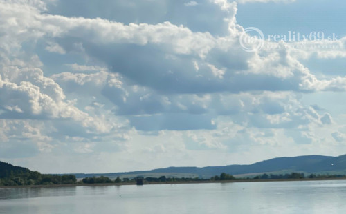 SZALONNA KOMPLETNE ZARIADENÁ 4 IZBOVÁ CHATA PRI JAZERE RAKACA.