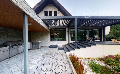 NIŽNÝ KLATOV  LUXUSNÝ RODINNÝ DOM - SPLNENÝ SEN O BÝVANÍ V LONE PRÍRODY