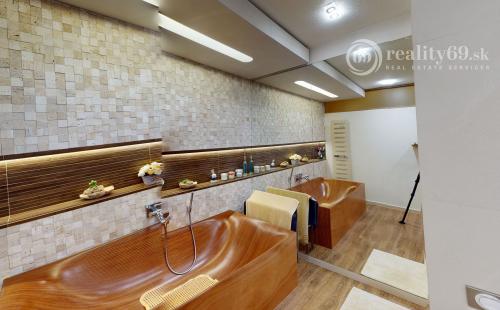 NIŽNÝ KLATOV  LUXUSNÝ RODINNÝ DOM - SPLNENÝ SEN O BÝVANÍ V LONE PRÍRODY