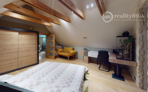 NIŽNÝ KLATOV  LUXUSNÝ RODINNÝ DOM - SPLNENÝ SEN O BÝVANÍ V LONE PRÍRODY