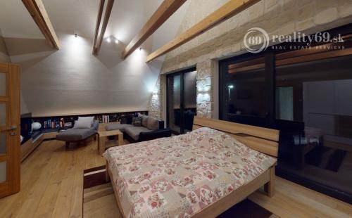 NIŽNÝ KLATOV  LUXUSNÝ RODINNÝ DOM - SPLNENÝ SEN O BÝVANÍ V LONE PRÍRODY