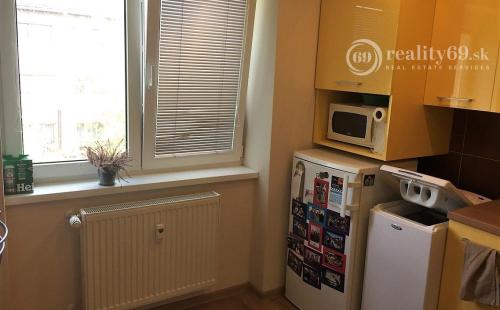 CENTRUM MESTA - JESENNÁ 1 IZBOVÝ BYT PO NOVEJ REKONŠTRUKCII.