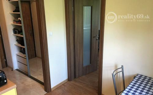 CENTRUM MESTA - JESENNÁ 1 IZBOVÝ BYT PO NOVEJ REKONŠTRUKCII.