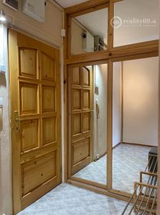 JUH - FIBICHOVÁ PRI AUPARKU 2 IZBOVÝ BYT VRÁTANE ZARIADENIA K DISPOZÍCIÍ IHNEĎ