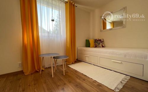 MAĎARSKO - JAZERO RAKACA - SUPER 3 IZBOVÁ CHATA PRI JAZERE S TERASOU.