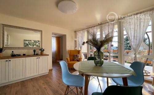 MAĎARSKO - JAZERO RAKACA - SUPER 3 IZBOVÁ CHATA PRI JAZERE S TERASOU.