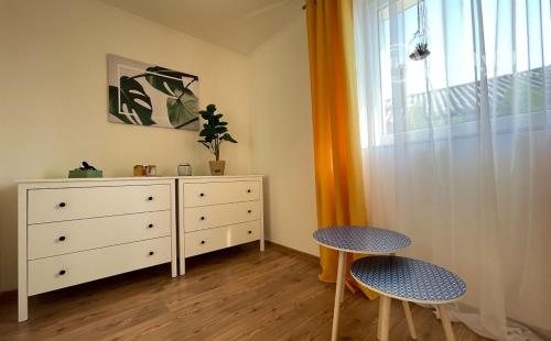 MAĎARSKO - JAZERO RAKACA - SUPER 3 IZBOVÁ CHATA PRI JAZERE S TERASOU.