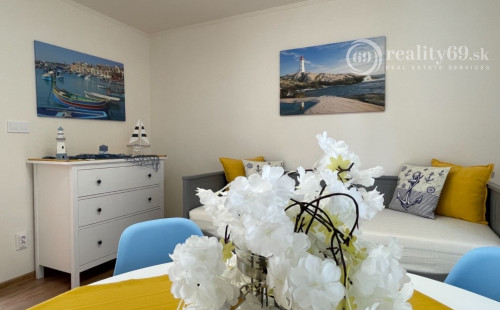 MAĎARSKO - JAZERO RAKACA - 3 IZBOVÁ CHATA S TERASOU.