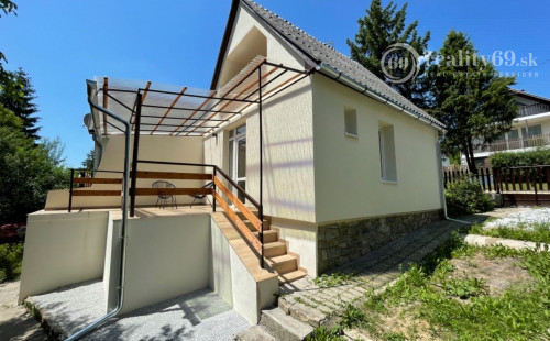 MAĎARSKO - JAZERO RAKACA - 3 IZBOVÁ CHATA S TERASOU.