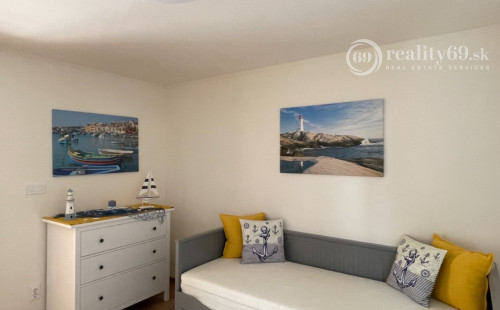 MAĎARSKO - JAZERO RAKACA - 3 IZBOVÁ CHATA S TERASOU.