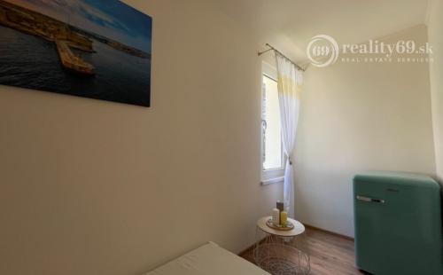 MAĎARSKO - JAZERO RAKACA - 3 IZBOVÁ CHATA S TERASOU.