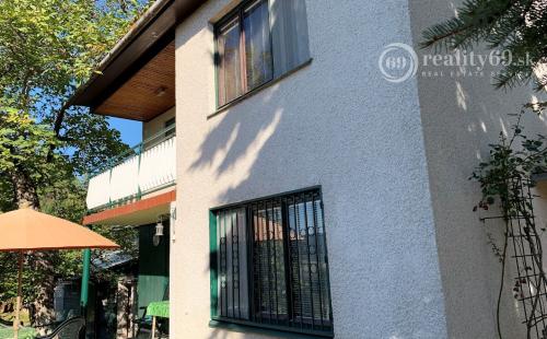 REZERVOVANÉ - JABLONOV NAD TURŇOU - MUROVANÁ CHATA VÝBORNÝ STAV.