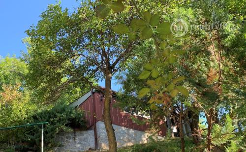 REZERVOVANÉ - JABLONOV NAD TURŇOU - MUROVANÁ CHATA VÝBORNÝ STAV.