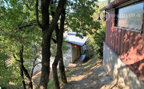 REZERVOVANÉ - JABLONOV NAD TURŇOU - MUROVANÁ CHATA VÝBORNÝ STAV.