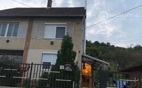 REZERVOVANÉ - MAĎARSKO - PERKUPA VEĽKÝ 3 IZBOVÝ ZREKONŠTRUOVANÝ V KRÁSNEJ LOKALITE