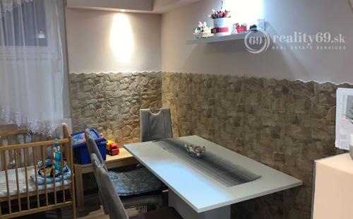 REZERVOVANÉ - MAĎARSKO - PERKUPA VEĽKÝ 3 IZBOVÝ ZREKONŠTRUOVANÝ V KRÁSNEJ LOKALITE