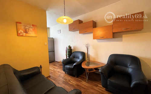 JUH - LUDMANSKÁ 3 IZBOVÝ BYT PO REKONŠTRUKCII V CENTRE MESTA, 2X LODŽIA.